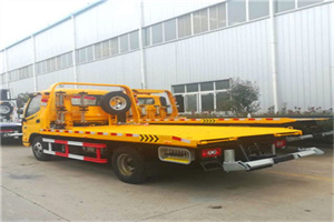 和龙附近拖车救援搭电